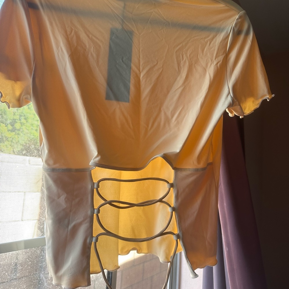LIONESS SAINT TEE - Picture 3 of 3